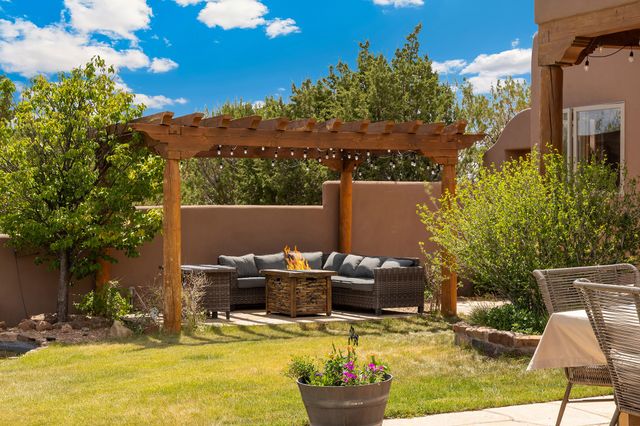 8 S Arroyo Ridge Road, Santa Fe, NM 87508