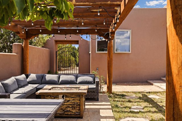 8 S Arroyo Ridge Road, Santa Fe, NM 87508