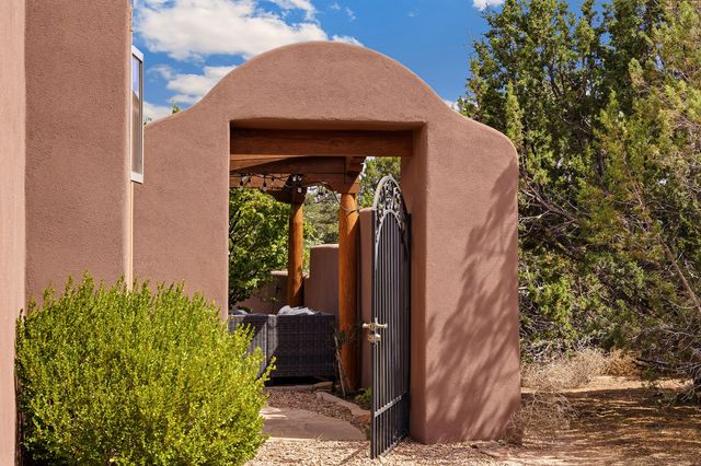 8 S Arroyo Ridge Road, Santa Fe, NM 87508