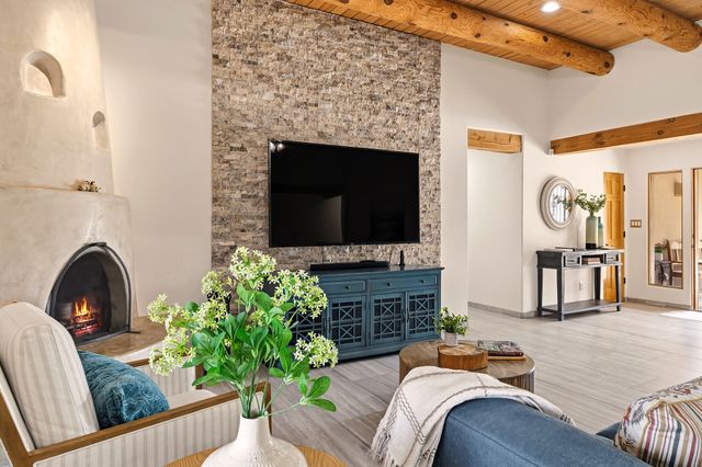 8 S Arroyo Ridge Road, Santa Fe, NM 87508