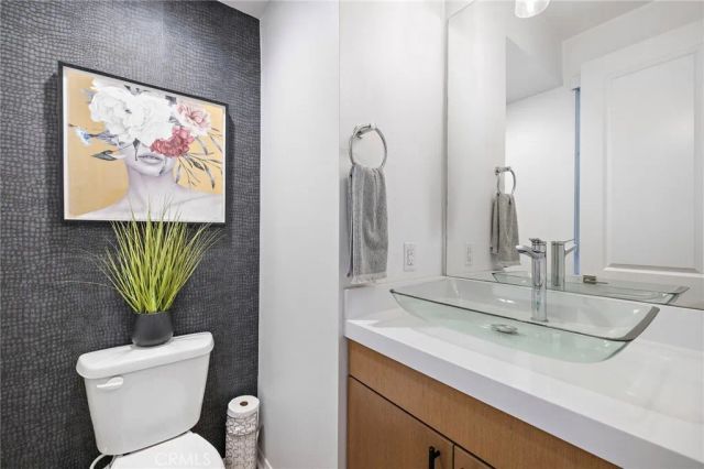 20452 Santa Ana Ave B, Newport Beach, CA 92660