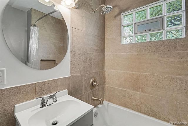 4133 Lanco Court, Waterford, MI 48329