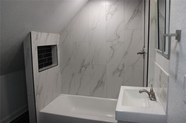 4123 Woodland Avenue, Kansas City, MO 64110