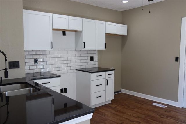 4123 Woodland Avenue, Kansas City, MO 64110