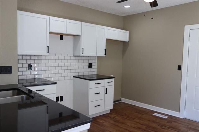 4123 Woodland Avenue, Kansas City, MO 64110