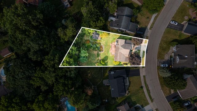 5295 Bear Lake Drive, East Lansing, MI 48823