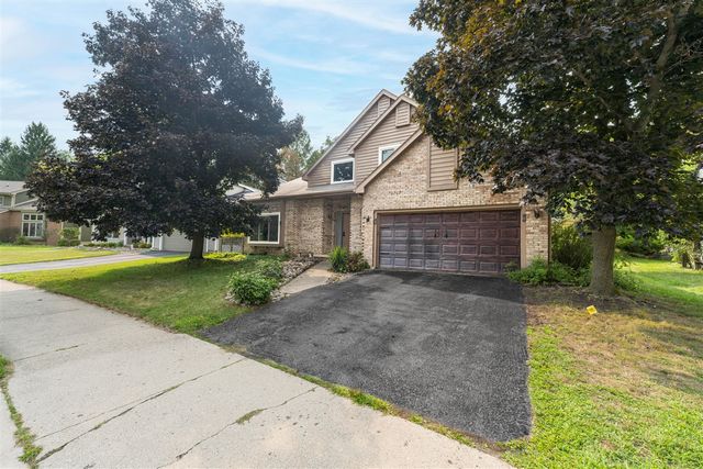 5295 Bear Lake Drive, East Lansing, MI 48823