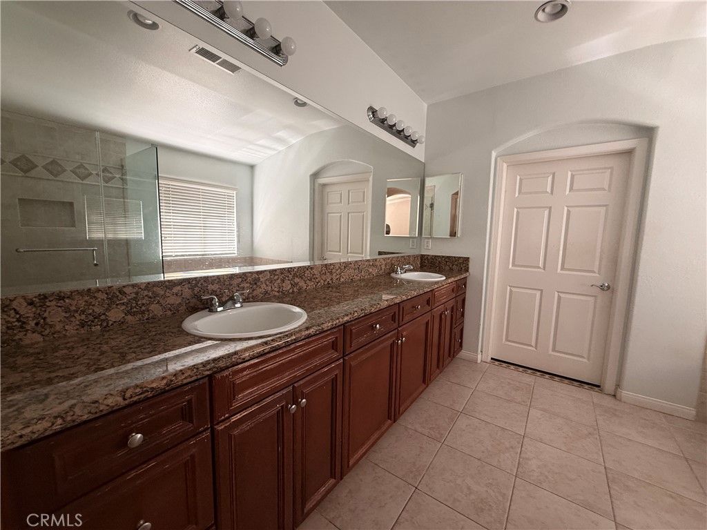 Image 14 of property listing at 11262 Tesota Loop, Corona, CA 92883