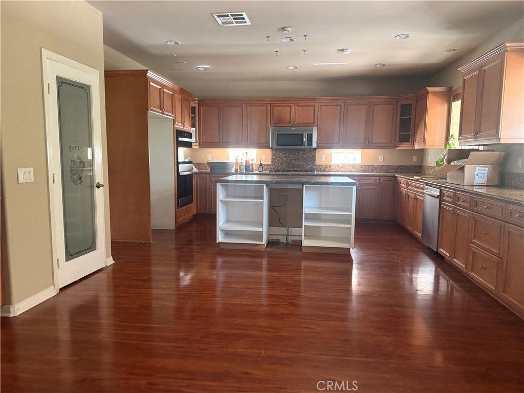 Image 2 of property listing at 11262 Tesota Loop, Corona, CA 92883