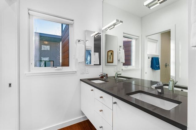 507 SE D Street, Bentonville, AR 72712