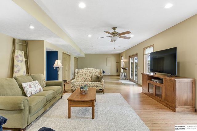 15366 Corby Street, Omaha, NE 68116