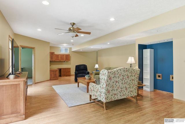 15366 Corby Street, Omaha, NE 68116