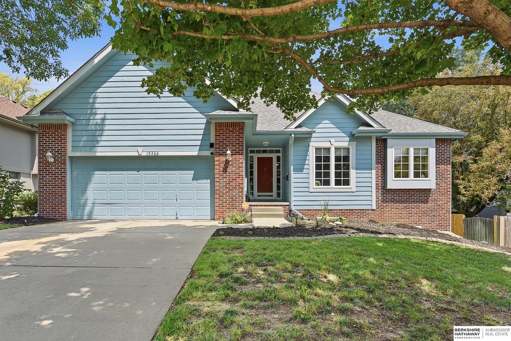 15366 Corby Street, Omaha, NE 68116