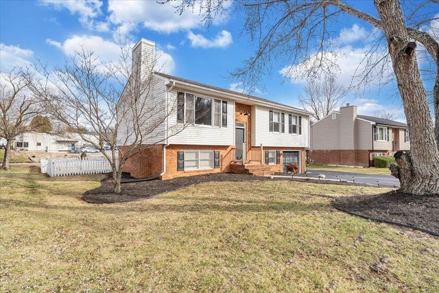 3311 Green Ridge CT, Roanoke, VA 24019