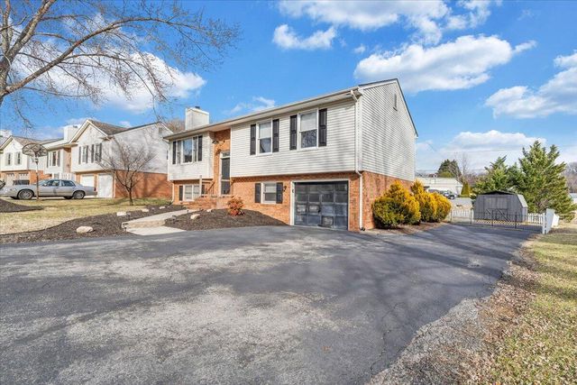 3311 Green Ridge CT, Roanoke, VA 24019