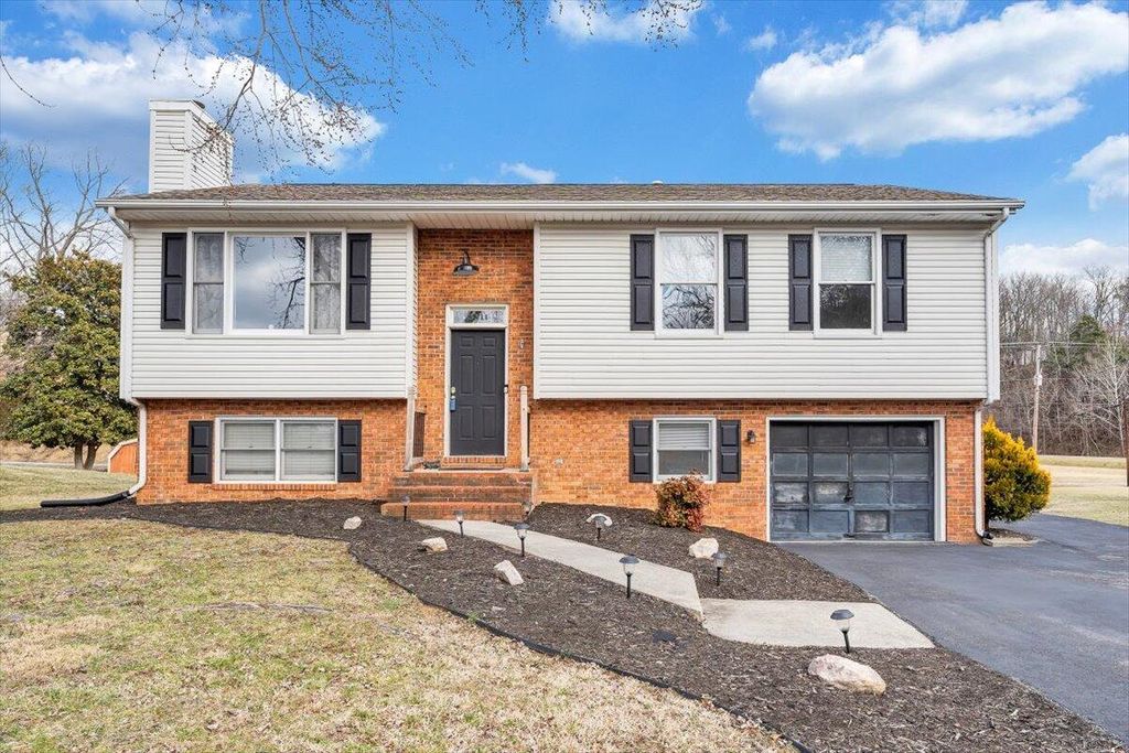 3311 Green Ridge CT, Roanoke, VA 24019