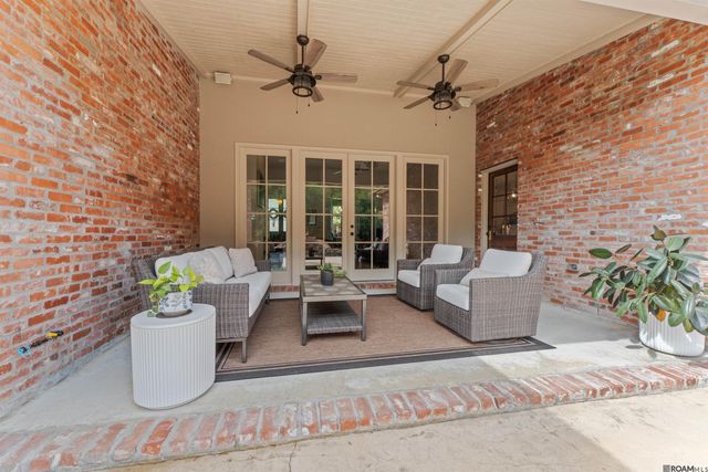 19437 Point O' Woods Ct, Baton Rouge, LA 70809