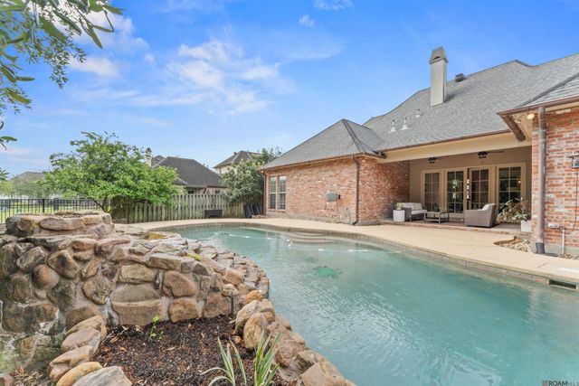 19437 Point O' Woods Ct, Baton Rouge, LA 70809