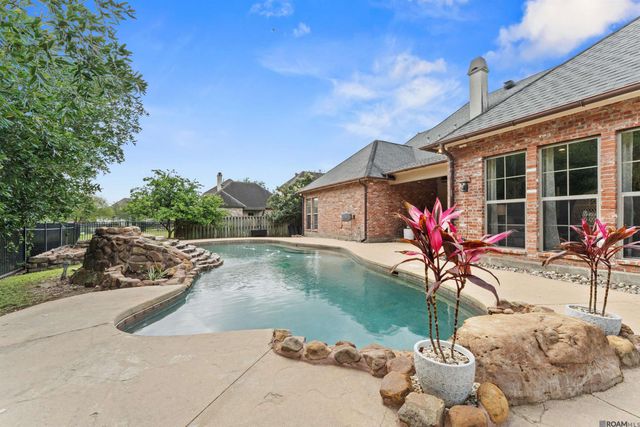 19437 Point O' Woods Ct, Baton Rouge, LA 70809