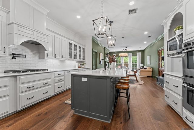 19437 Point O' Woods Ct, Baton Rouge, LA 70809