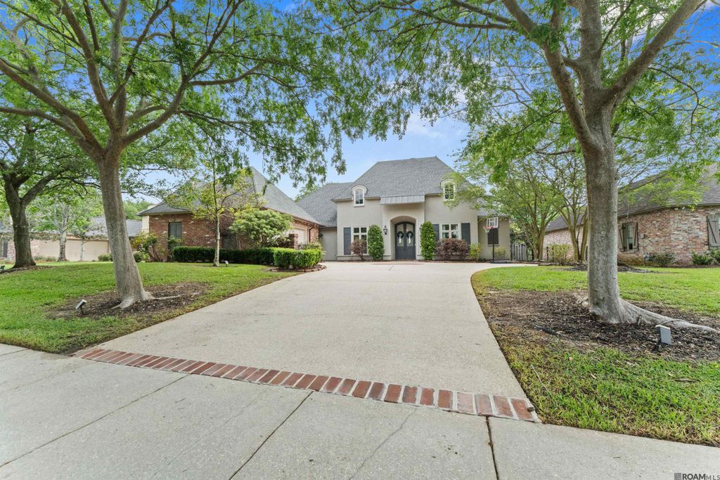 19437 Point O' Woods Ct, Baton Rouge, LA 70809