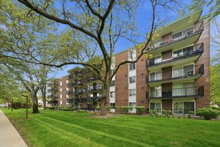 5S040 Pebblewood Lane W103, Naperville, IL 60563
