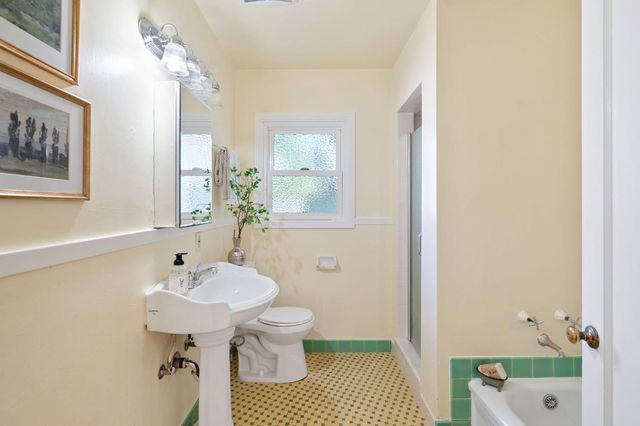 2621 12th St, Sacramento, CA 95818