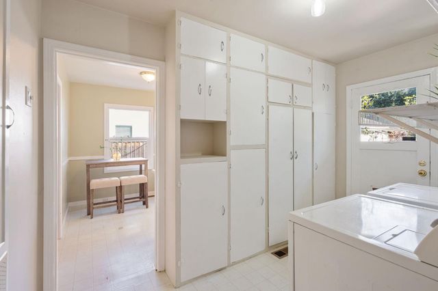 2621 12th St, Sacramento, CA 95818