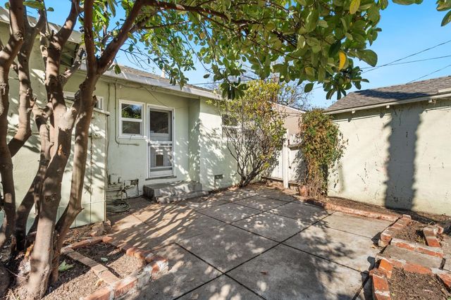 2621 12th St, Sacramento, CA 95818