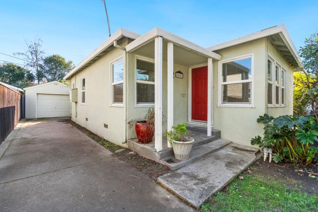 2621 12th St, Sacramento, CA 95818