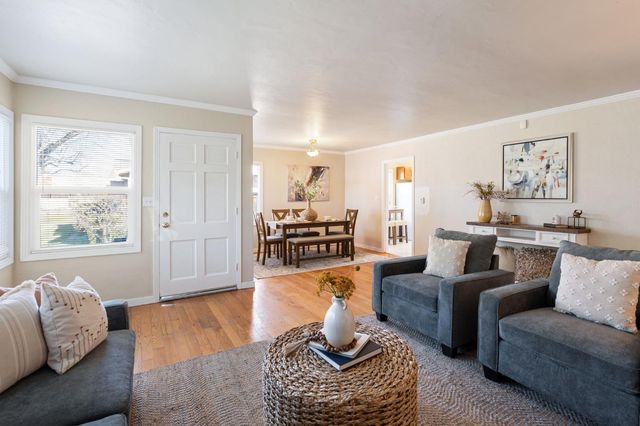 2621 12th St, Sacramento, CA 95818