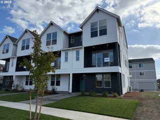 5118 Se THORNAPPLE St, Hillsboro, OR 97123