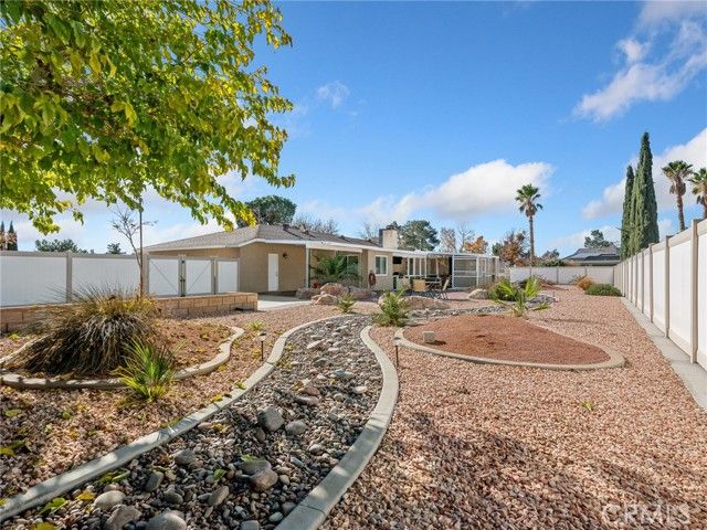 13826 Wawona, Apple Valley, CA 92307