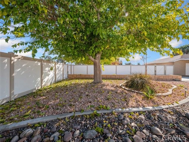 13826 Wawona, Apple Valley, CA 92307