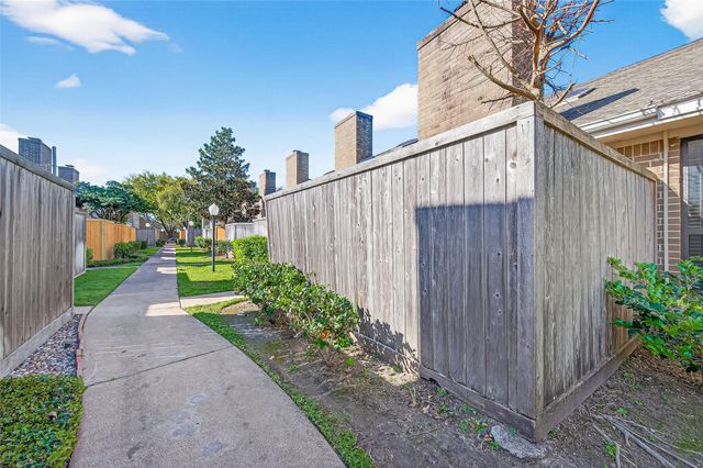 13884 Hollowgreen Drive, Houston, TX 77082