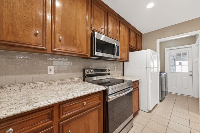 13884 Hollowgreen Drive, Houston, TX 77082