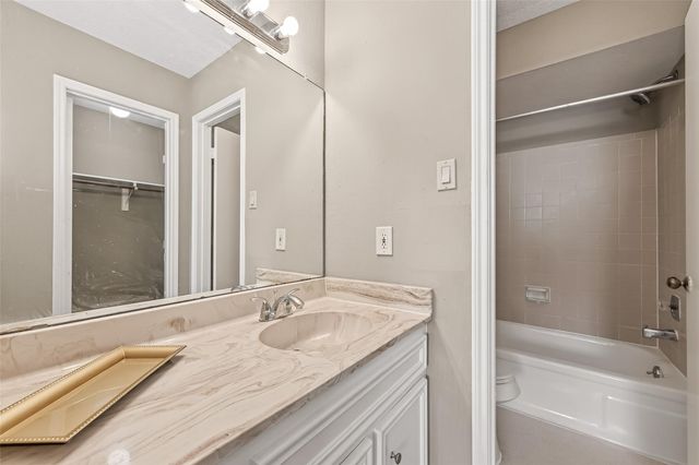 13884 Hollowgreen Drive, Houston, TX 77082