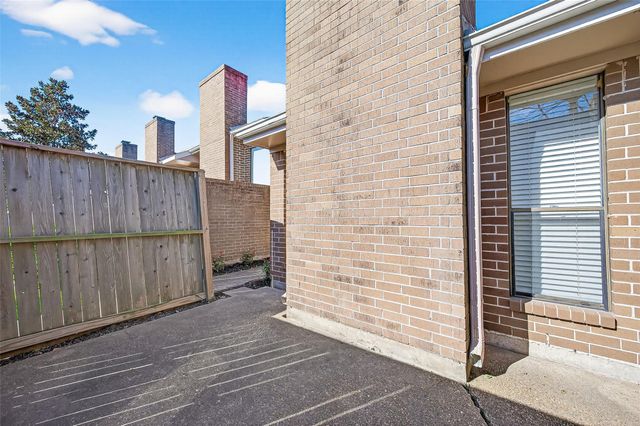 13884 Hollowgreen Drive, Houston, TX 77082