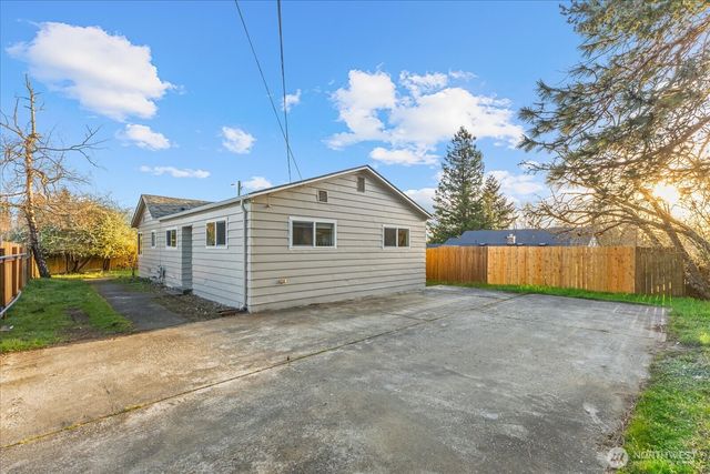 5920 S 118th St, Seattle, WA 98178