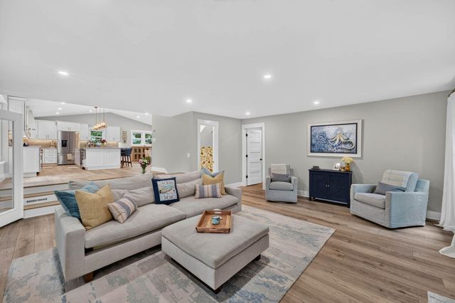 1055 Royalist Road, Mount Pleasant, SC 29464