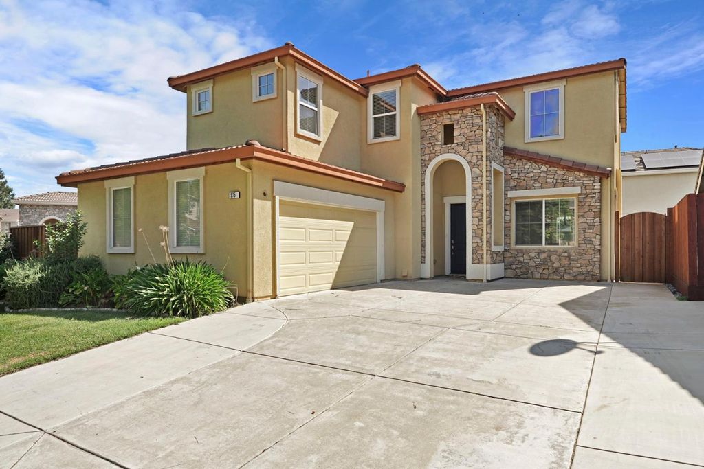575 Ranger St, Oakdale, CA 95361