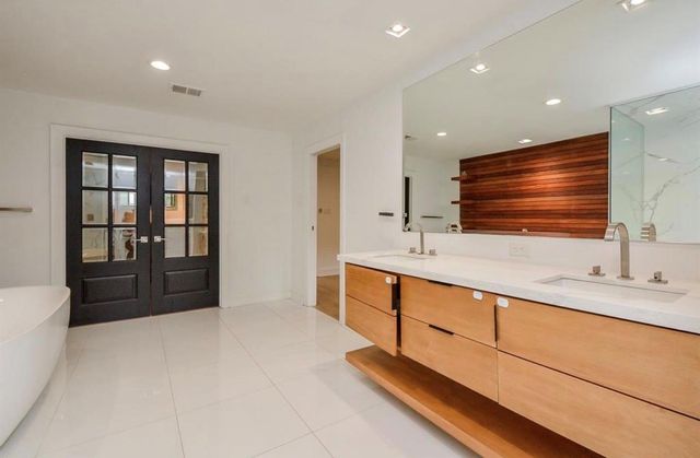 10603 Riverview Drive, Houston, TX 77042