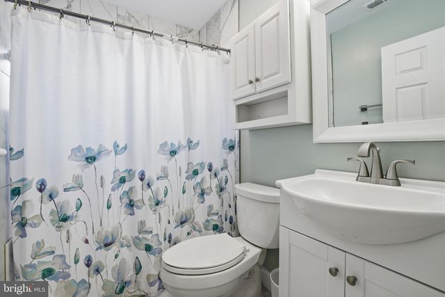 59 GRAYSTONE LN, Levittown, PA 19055