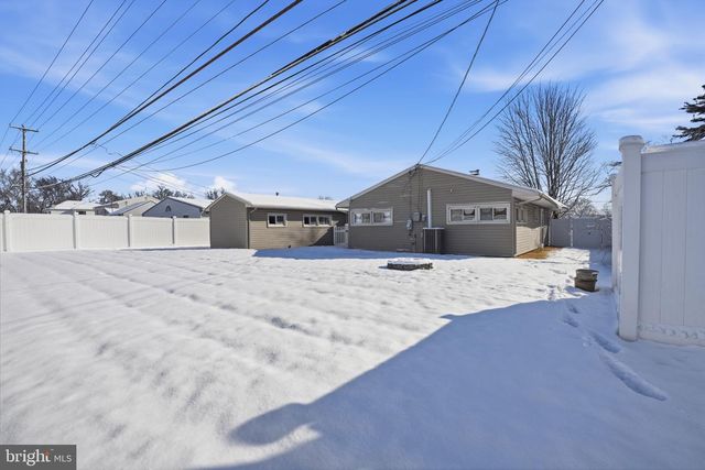 59 GRAYSTONE LN, Levittown, PA 19055