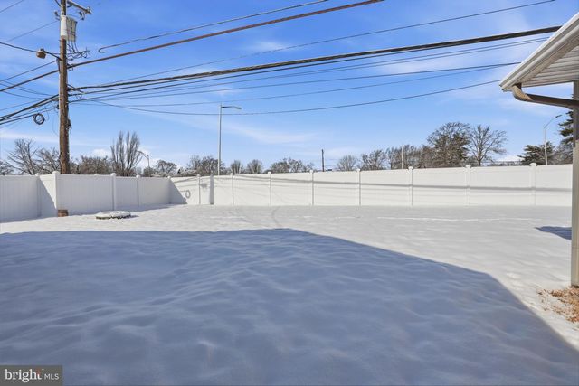 59 GRAYSTONE LN, Levittown, PA 19055