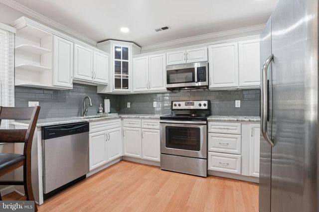 59 GRAYSTONE LN, Levittown, PA 19055