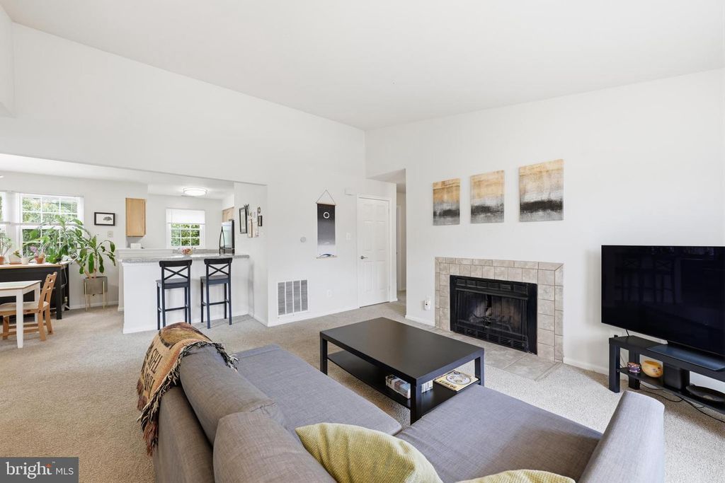 630-B ROSE HOLLOW DR, YARDLEY, PA 19067 — photo 4