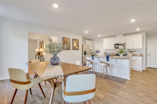 1058 Lakes Blvd, Brunswick, GA 31525