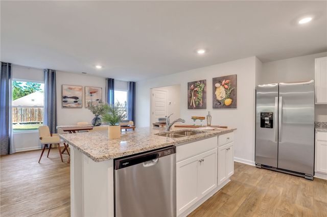 1058 Lakes Blvd, Brunswick, GA 31525