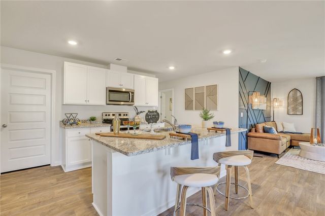 1058 Lakes Blvd, Brunswick, GA 31525